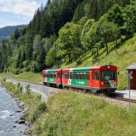 Burg Finstergrun Hostel Ramingstein Екстериор снимка